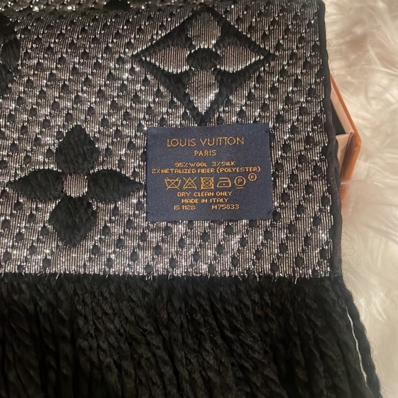 🎁 NWOT Louis Vuitton Logomania Scarf Black Metallic Silver - Picture 4 of 5